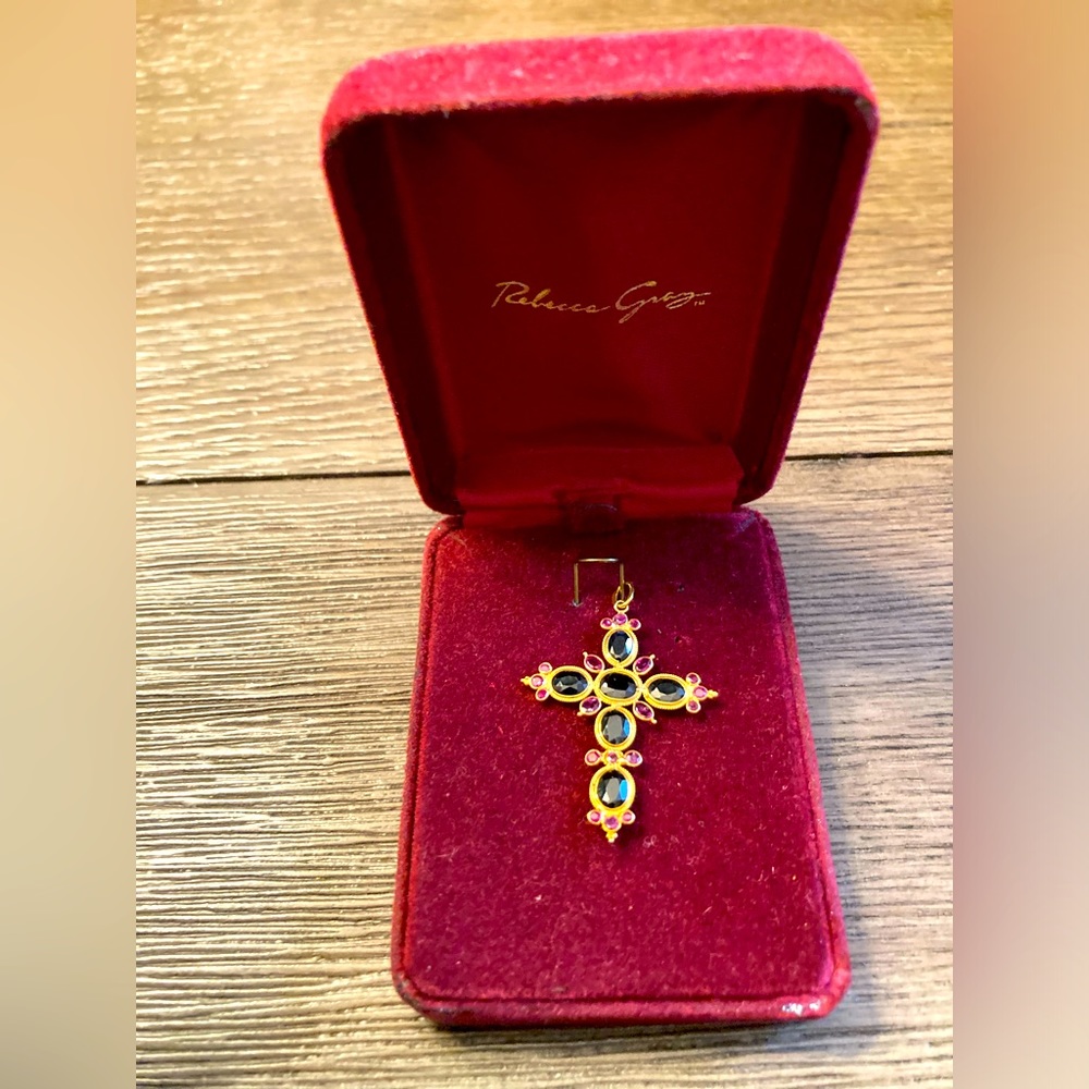 Gold pendant
